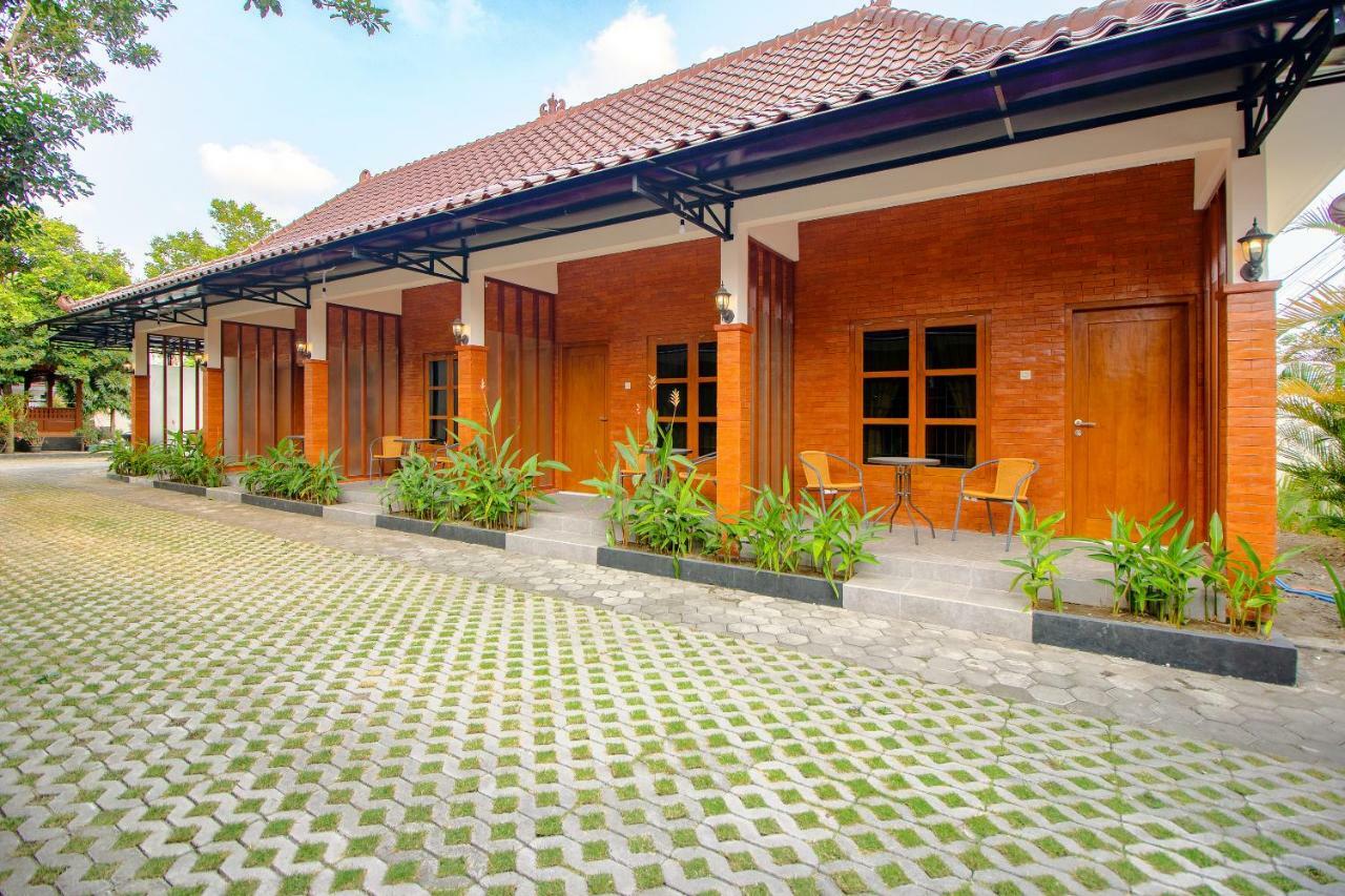 Oyo 1473 Omah Tentrem Syariah Melati Exterior photo